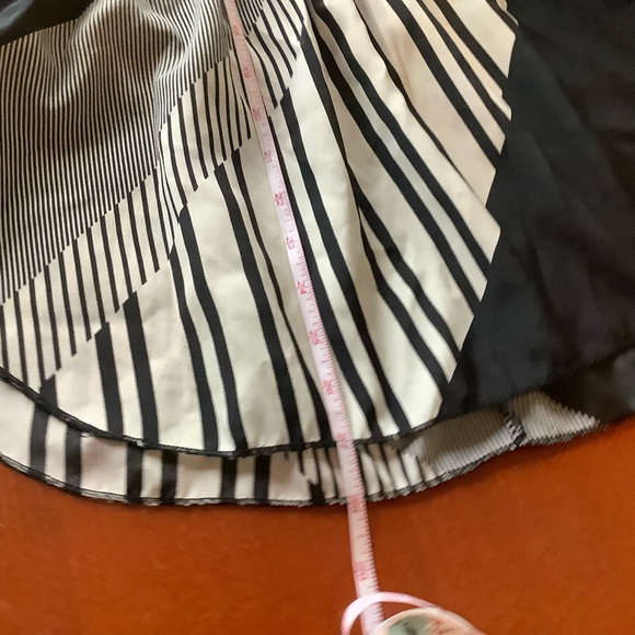 Dots blouse white and black size Large. - Picture 6 of 9